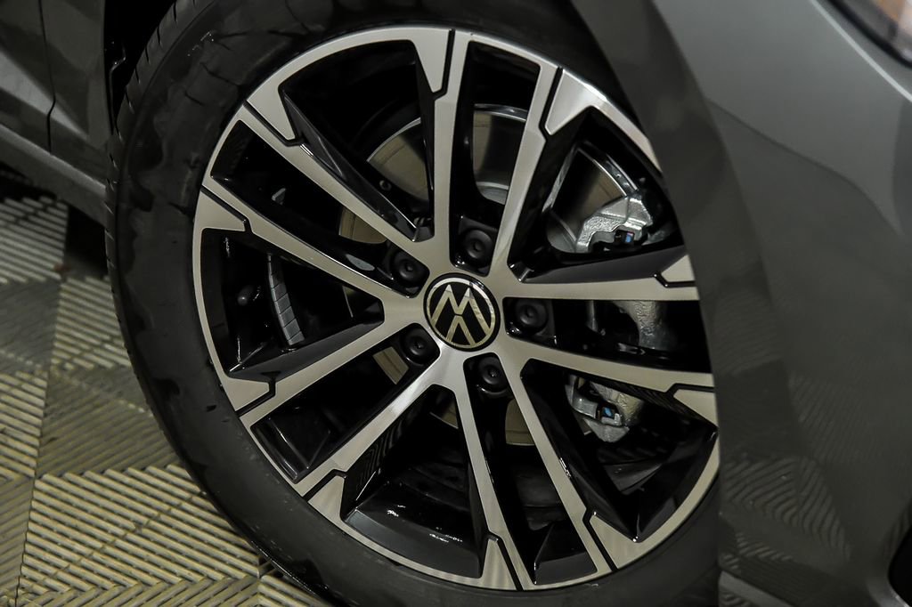 Used 2025 Volkswagen Jetta Sport image 3