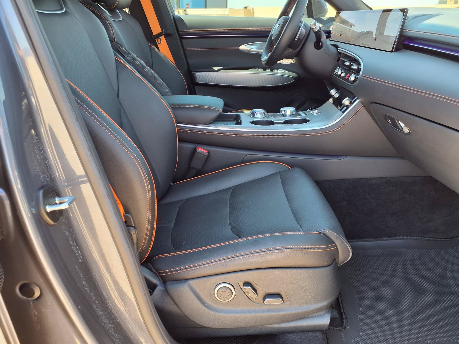 Certified 2026 Genesis GV70 2.5T Sport Prestige AWD/4WD image 11