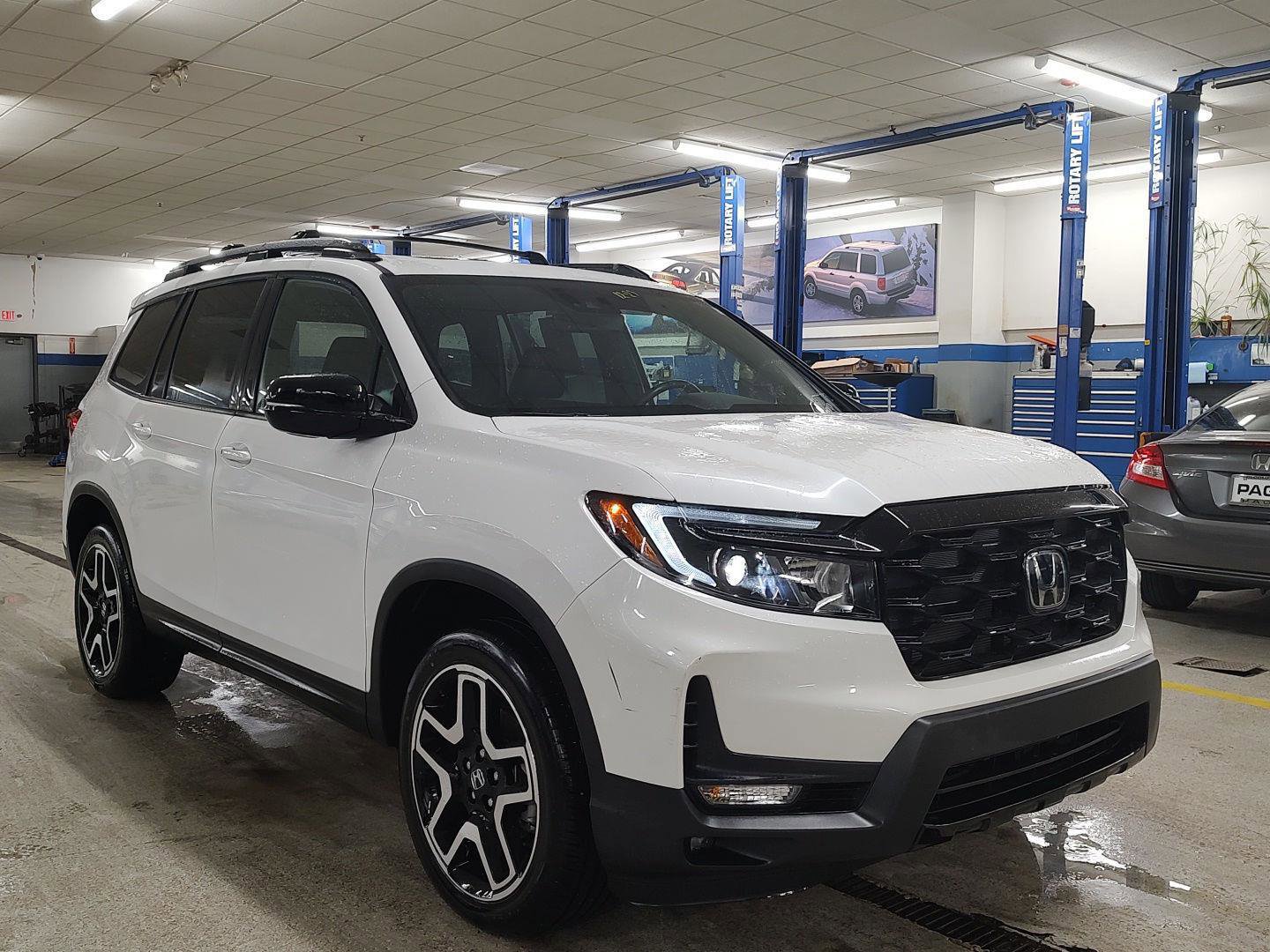 Used 2023 Honda Passport Elite image 4