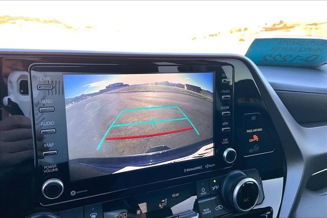 Used 2020 Toyota Highlander LE image 14