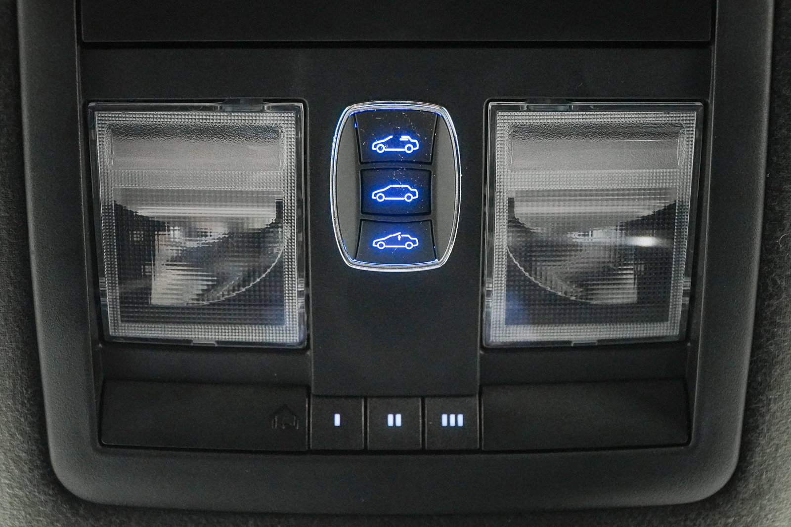 Used 2015 Dodge Challenger R/T Plus RWD image 25