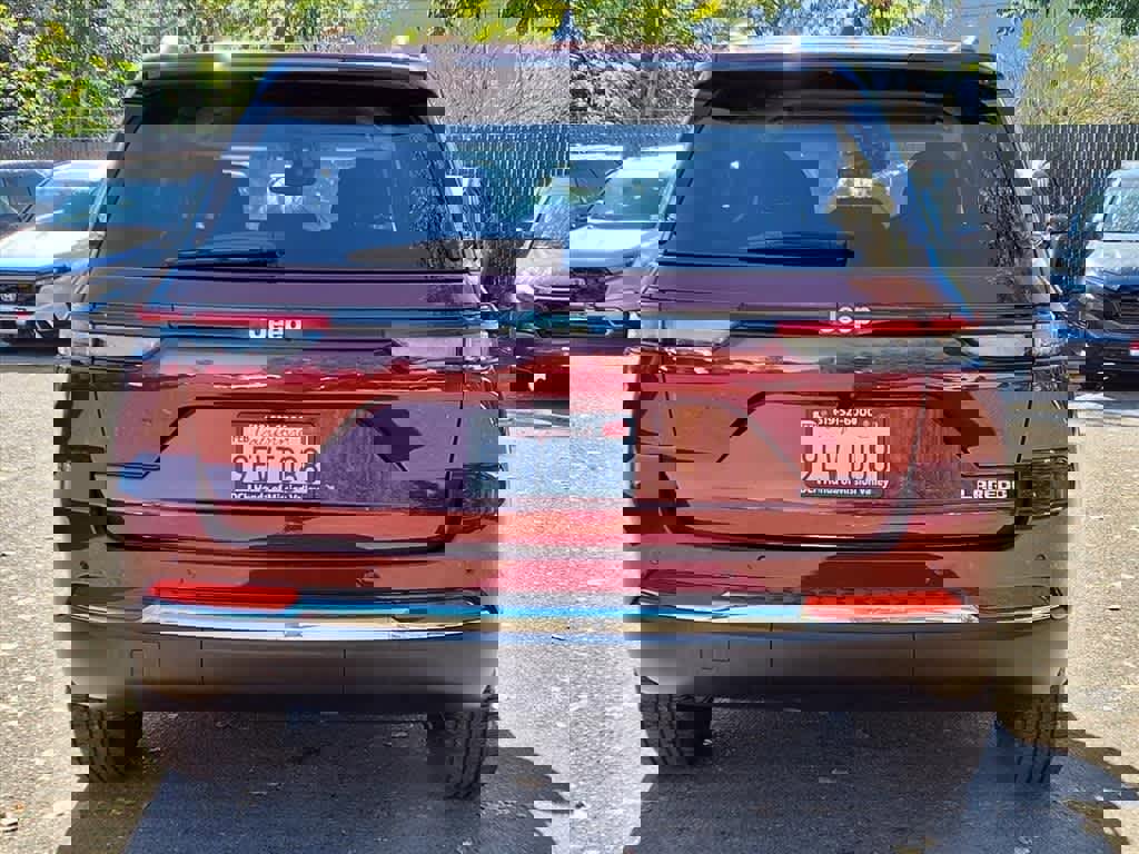 Used 2023 Jeep Grand Cherokee Laredo w/ Luxury Tech Group I image 6