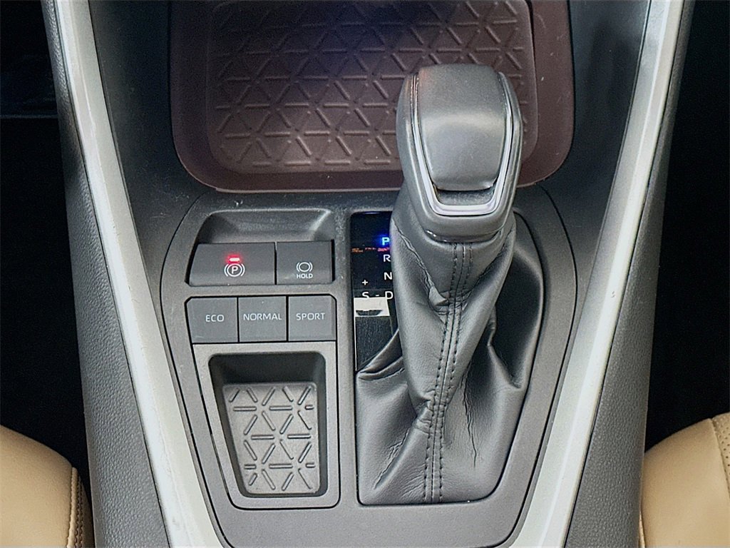 Used 2022 Toyota RAV4 Limited image 18