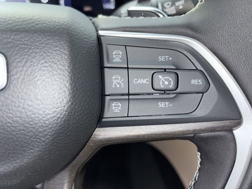 New 2025 Jeep Grand Cherokee L Limited w/ Luxury Tech Group II image 15