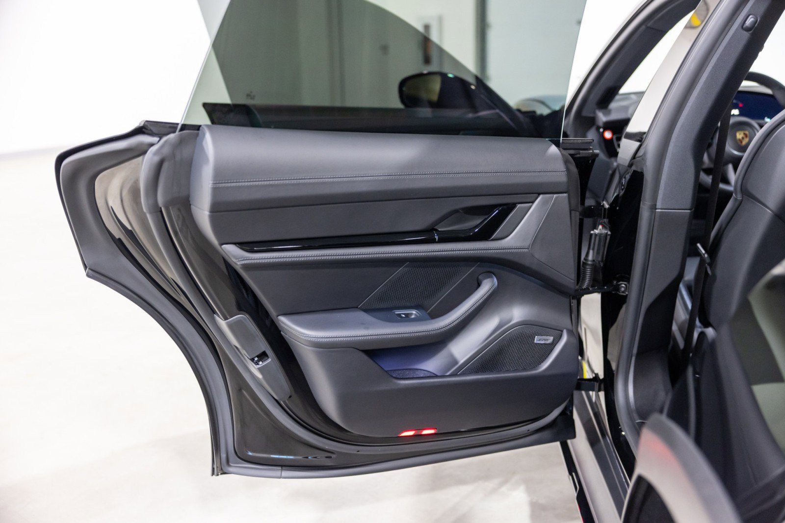 Used 2024 Porsche Taycan 4S image 29