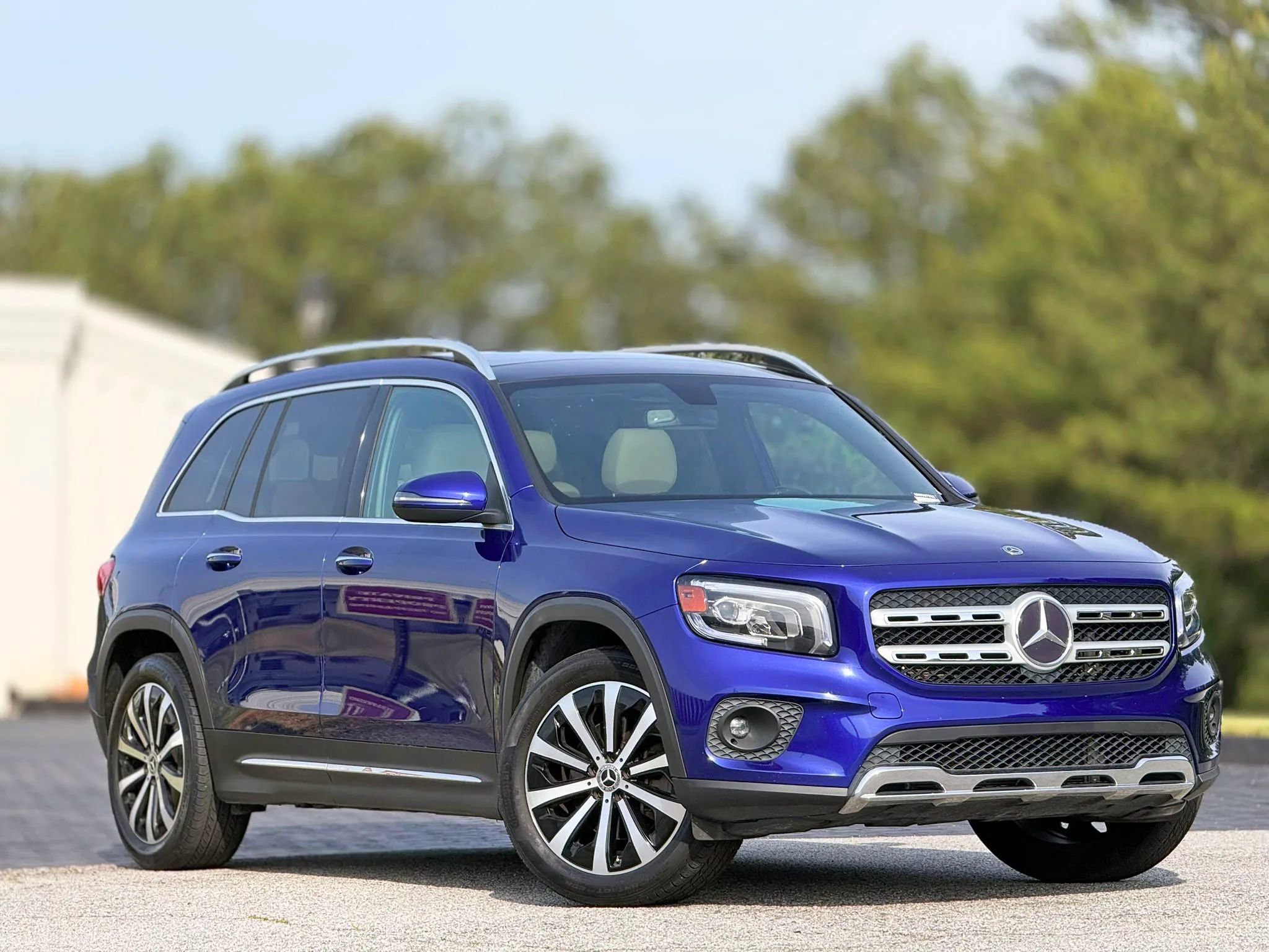 Used 2021 Mercedes-Benz GLB 250 4MATIC w/ Premium Package image 5