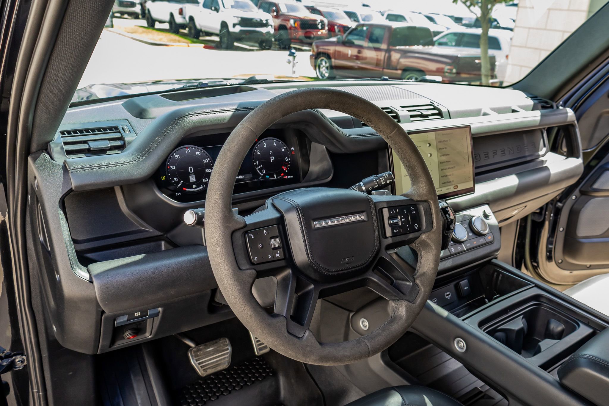 Used 2023 Land Rover Defender 110 V8 image 16