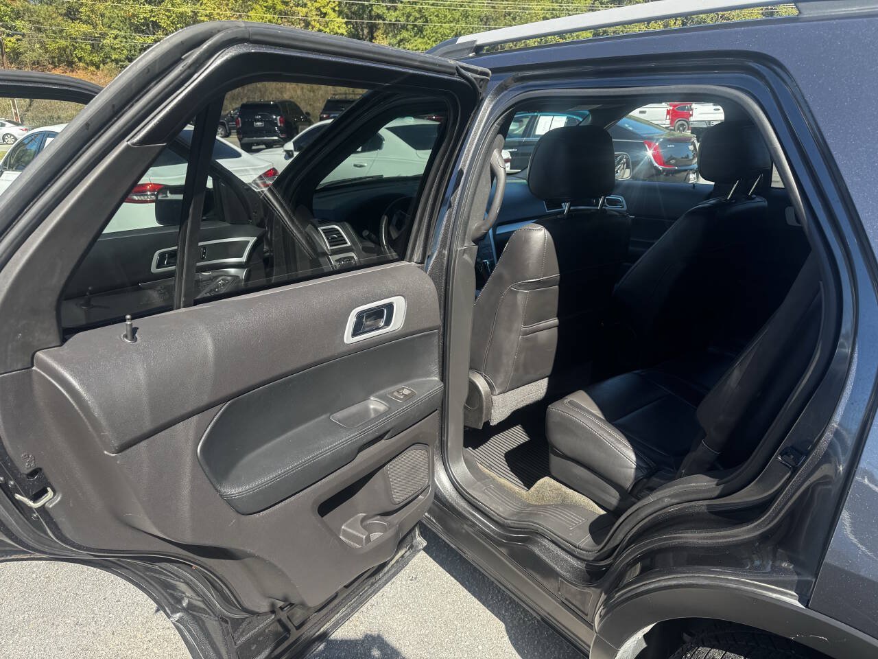 Used 2015 Ford Explorer XLT w/ Equipment Group 202A AWD/4WD image 12