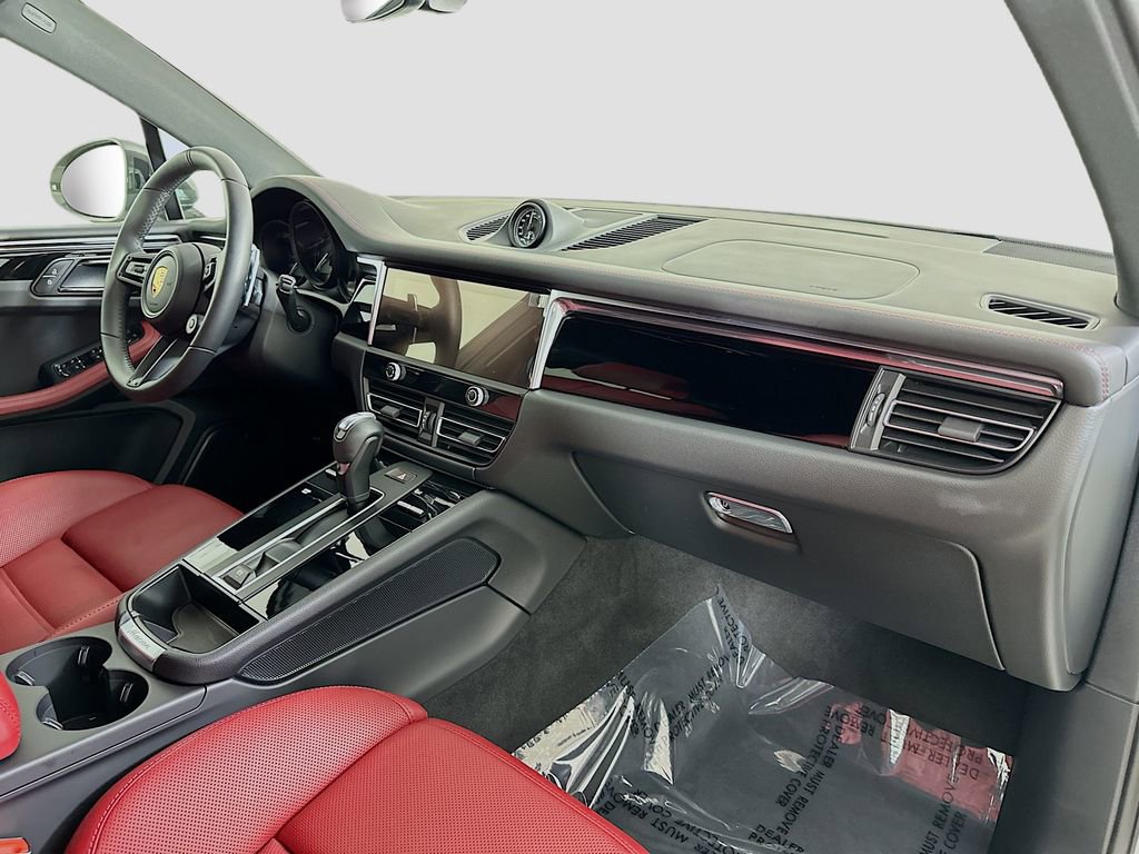 Certified 2026 Porsche Macan Turbo AWD/4WD image 32