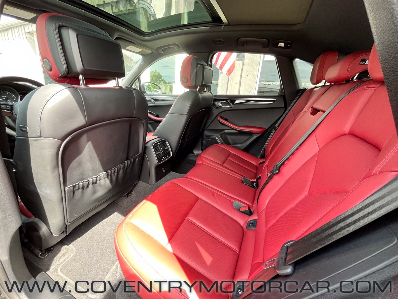 Used 2022 Porsche Macan AWD/4WD image 33