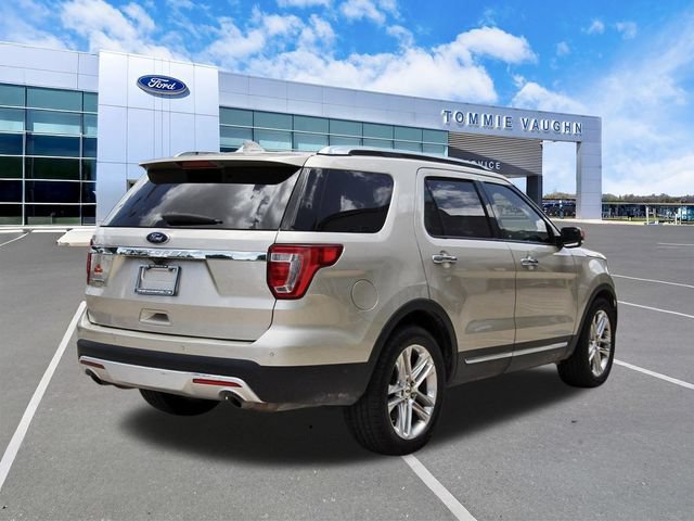 Used 2017 Ford Explorer Limited w/ Equipment Group 301A FWD image 4