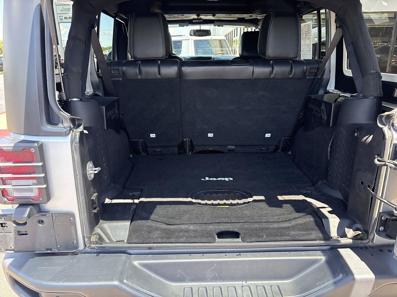 Used 2017 Jeep Wrangler Unlimited Rubicon AWD/4WD image 11