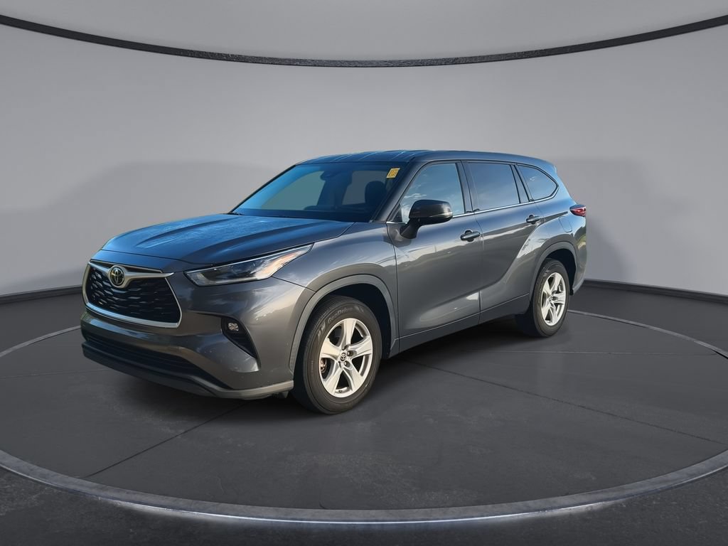 Used 2021 Toyota Highlander LE FWD image 4