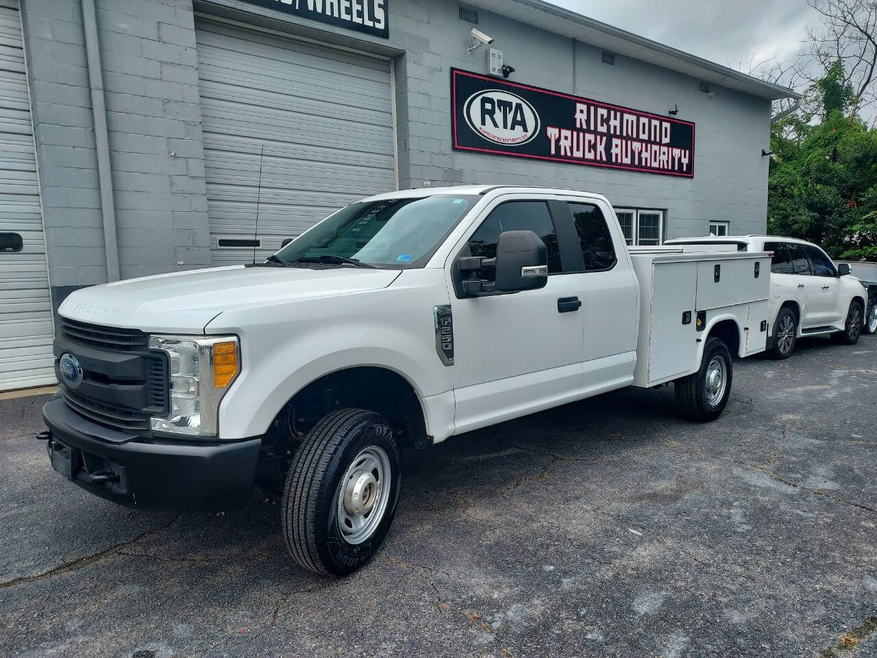 Used 2017 Ford F250 XL w/ Power Equipment Group AWD/4WD image 1