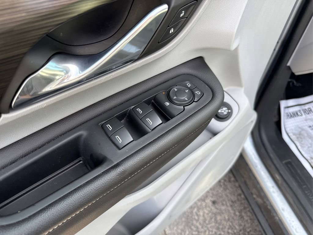 Used 2023 GMC Terrain SLE w/ Driver Convenience Package image 38