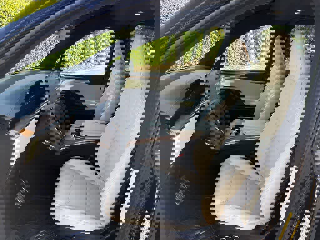 Used 2022 Tesla Model X image 22