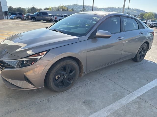 Used 2023 Hyundai Elantra Blue FWD image 2
