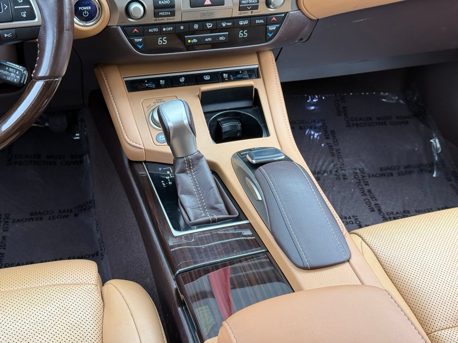 Used 2016 Lexus ES 300h w/ Ultra Luxury Package FWD image 45