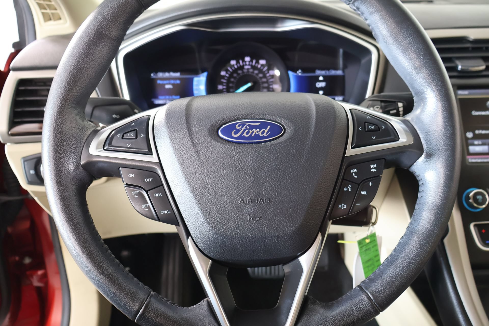 Used 2016 Ford Fusion SE w/ Equipment Group 202A FWD image 3