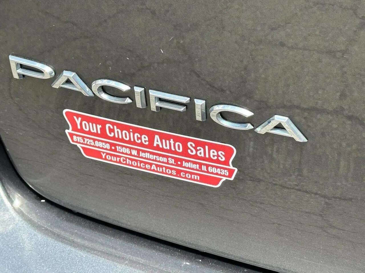 Used 2018 Chrysler Pacifica Touring-L image 26