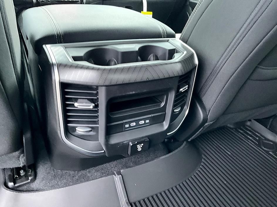 New 2026 RAM 1500 4x4 Crew Cab image 28