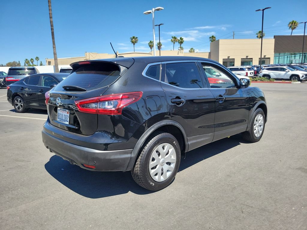 Used 2020 Nissan Rogue Sport S image 4