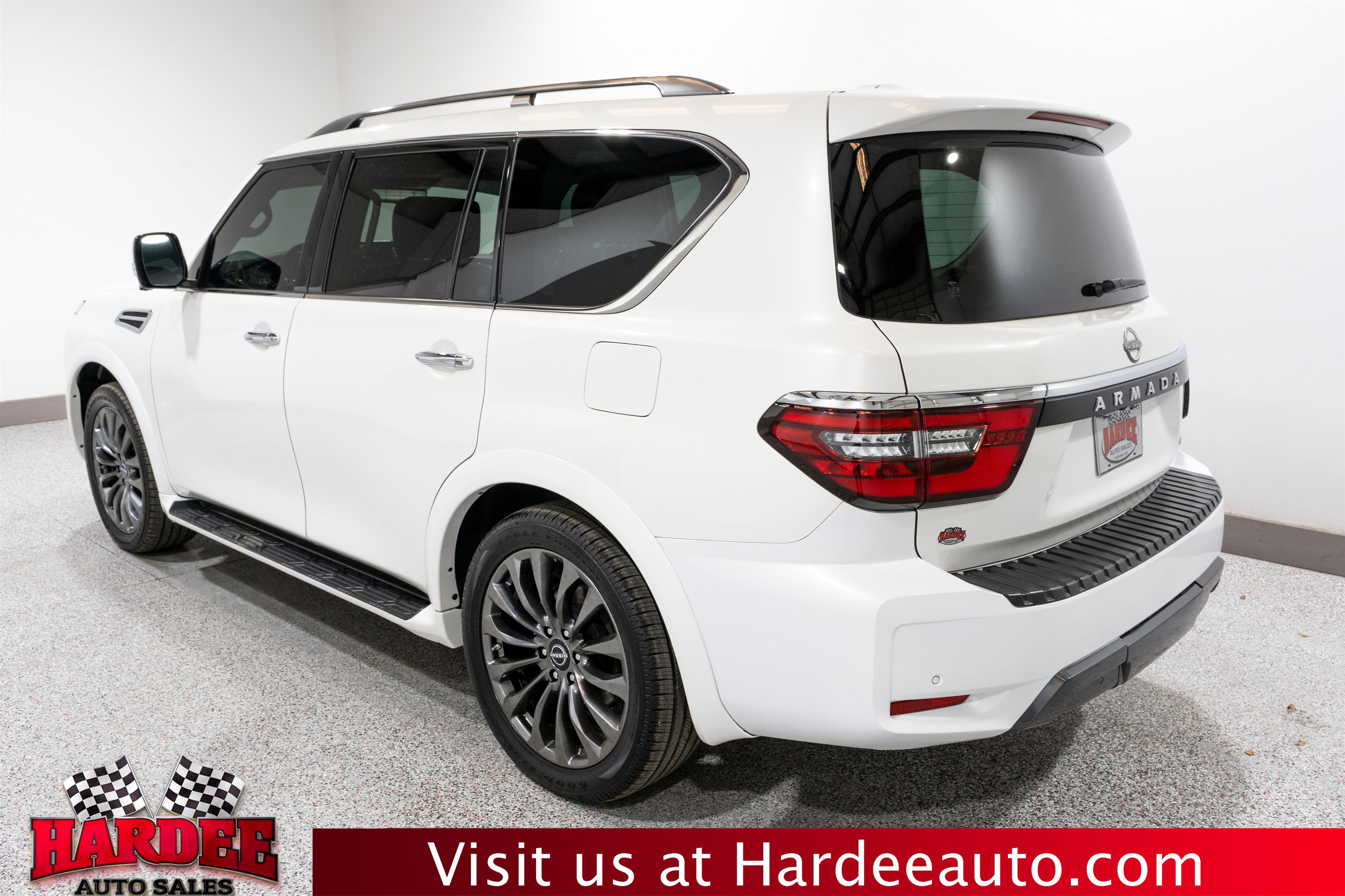 Used 2023 Nissan Armada Platinum w/ Captain's Chairs Package image 3