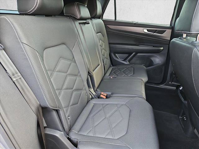 Used 2025 Volkswagen Atlas Cross Sport SE FWD image 19