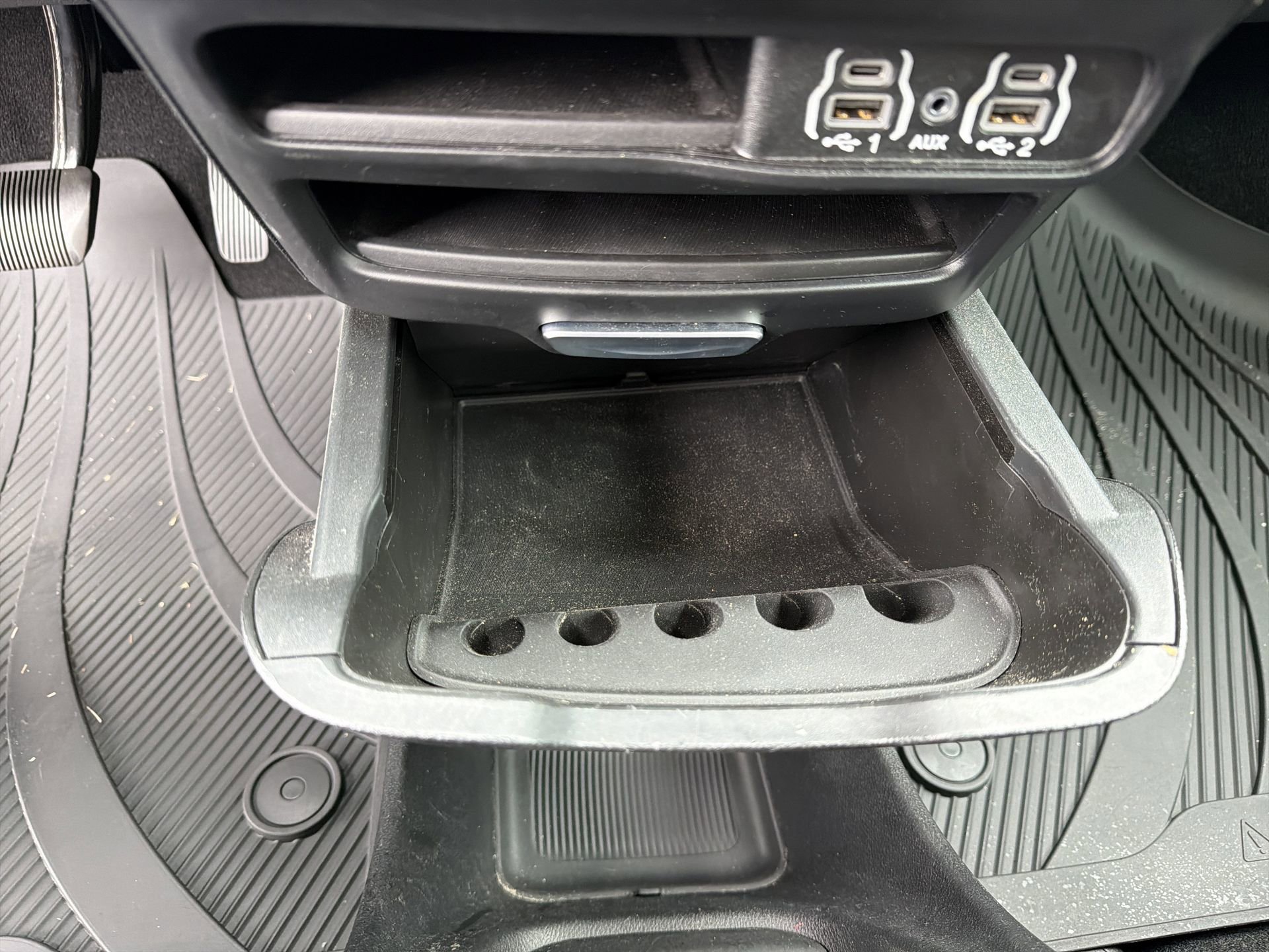 Used 2023 Chrysler Pacifica Touring image 11