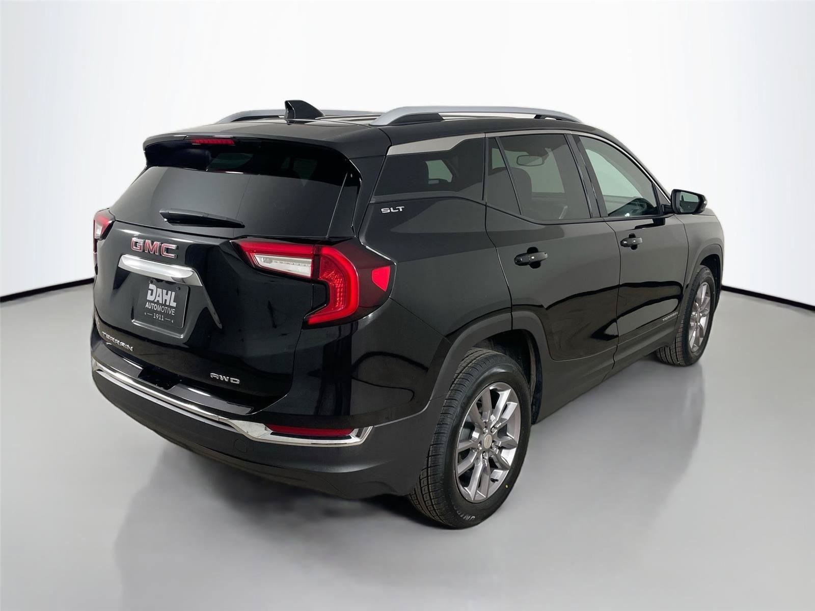 Used 2024 GMC Terrain SLT AWD/4WD image 13