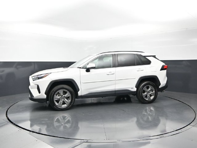 Used 2024 Toyota RAV4 LE AWD/4WD image 3