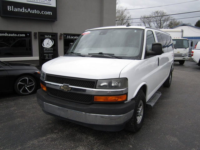 Used 2019 Chevrolet Express 3500 LT w/ LT Preferred Equipment Group RWD image 2
