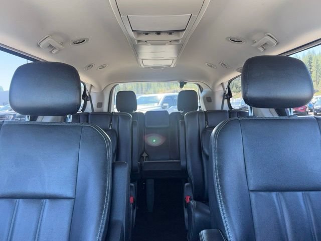 Used 2014 Chrysler Town & Country Touring FWD image 29