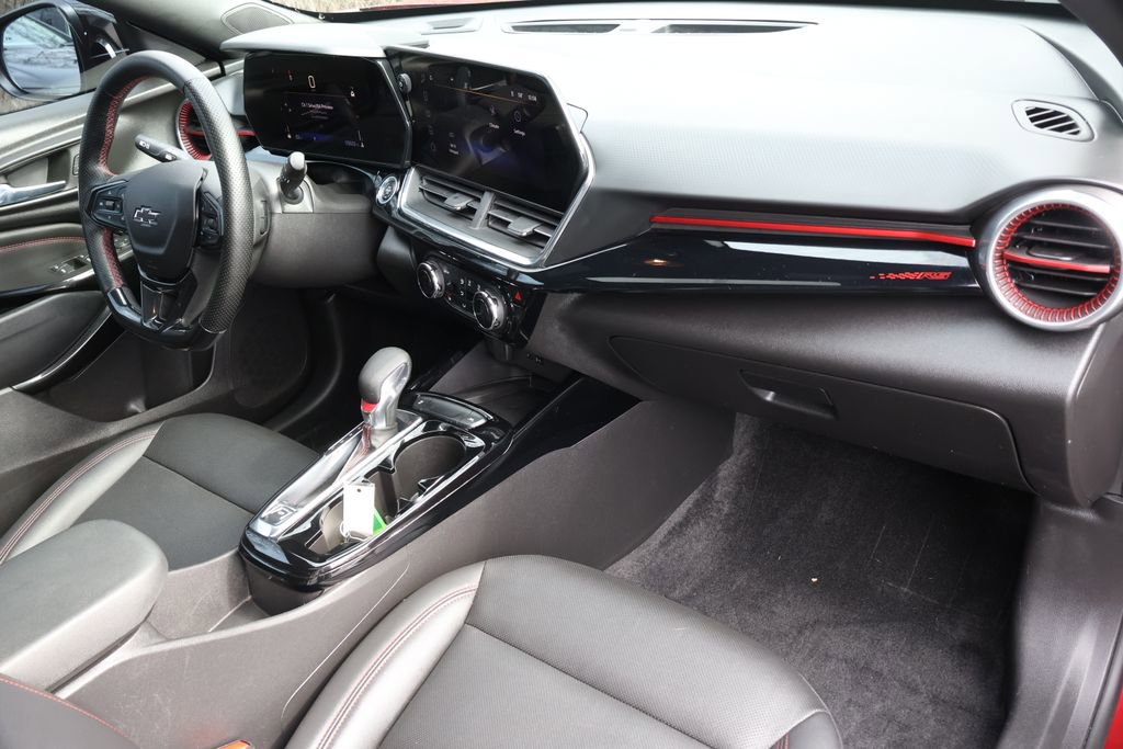 Certified 2024 Chevrolet Trax RS w/ Sunroof Package image 40