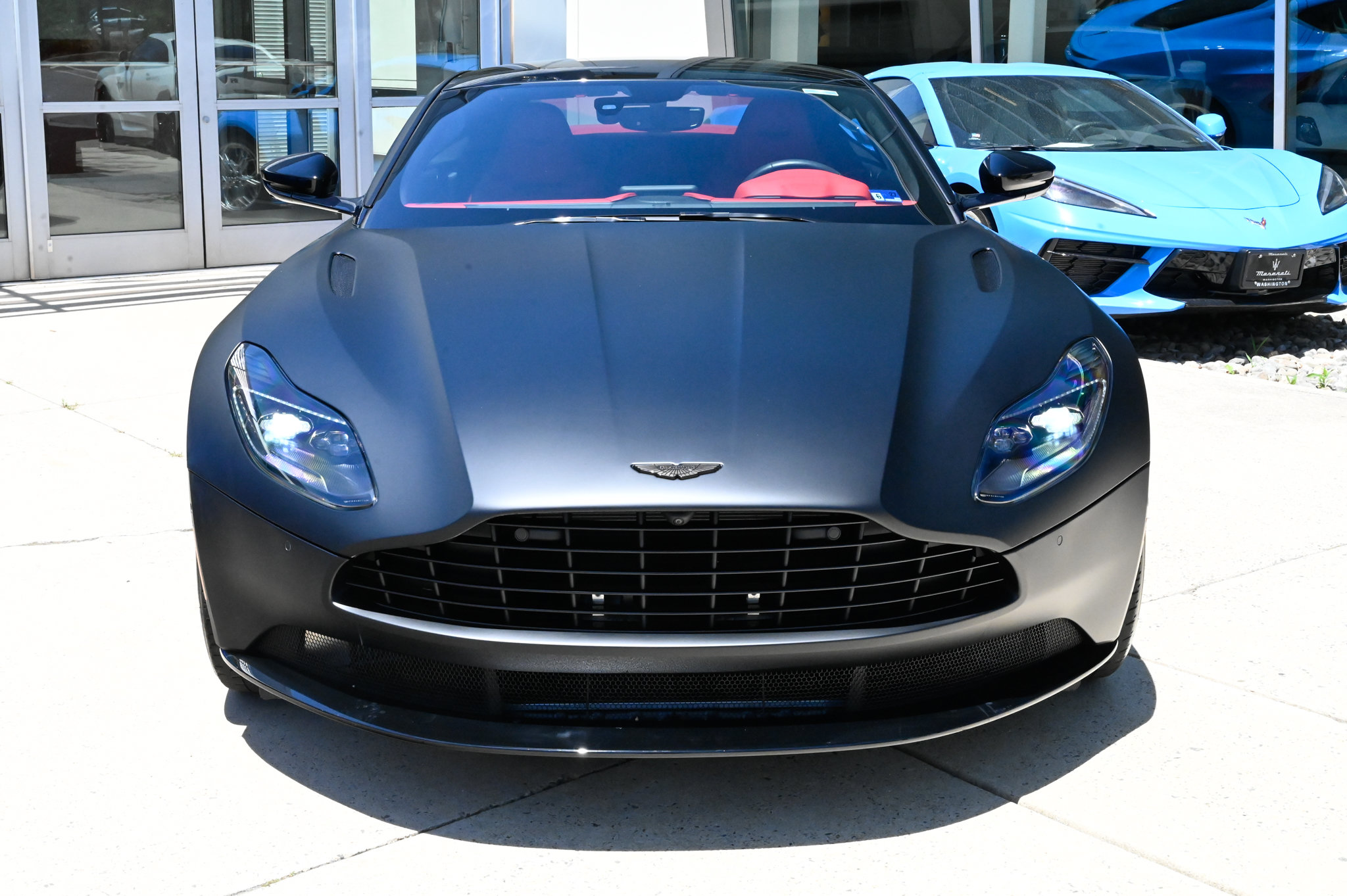 Used 2021 Aston Martin DB11 Coupe RWD image 2