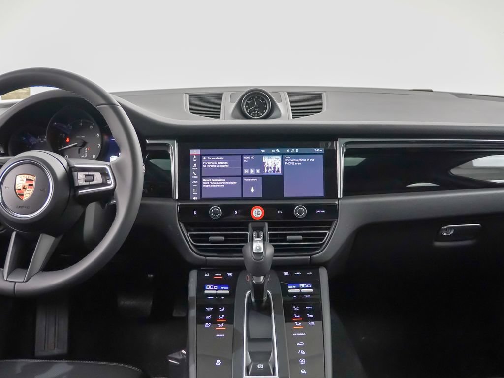 Certified 2026 Porsche Macan AWD/4WD image 21
