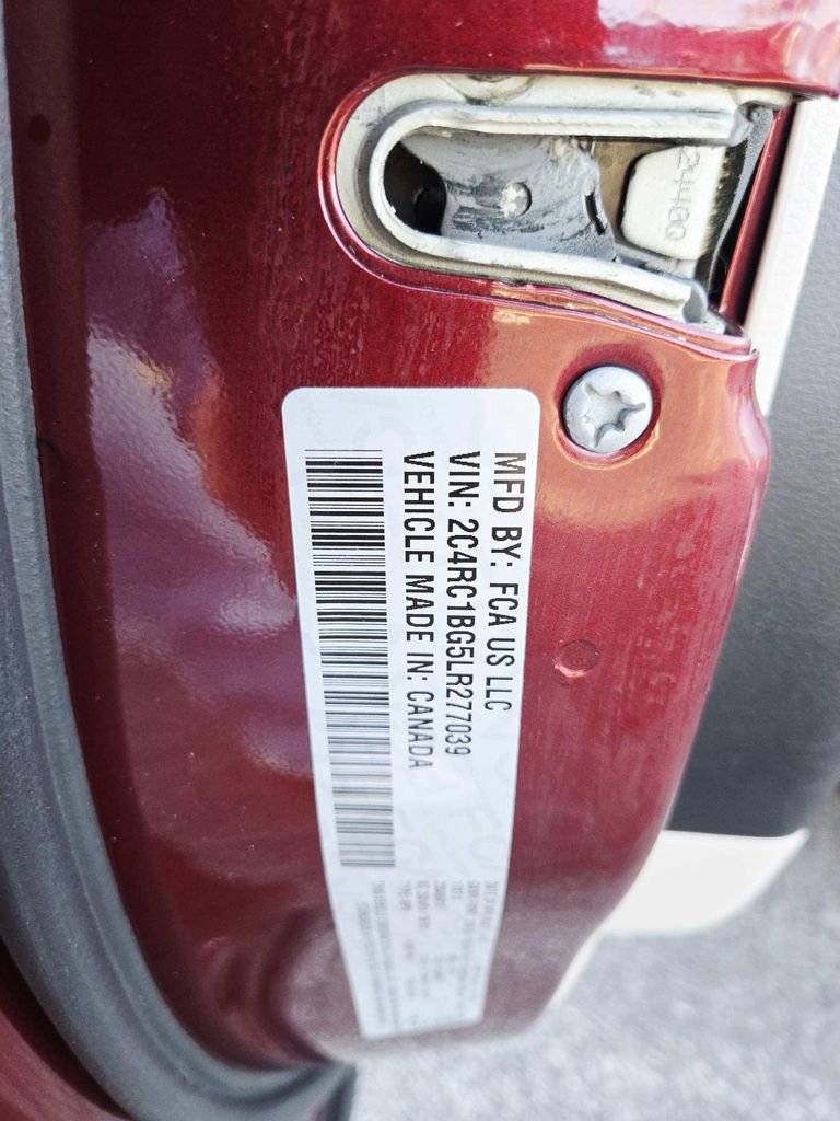 Used 2020 Chrysler Pacifica Touring-L image 39