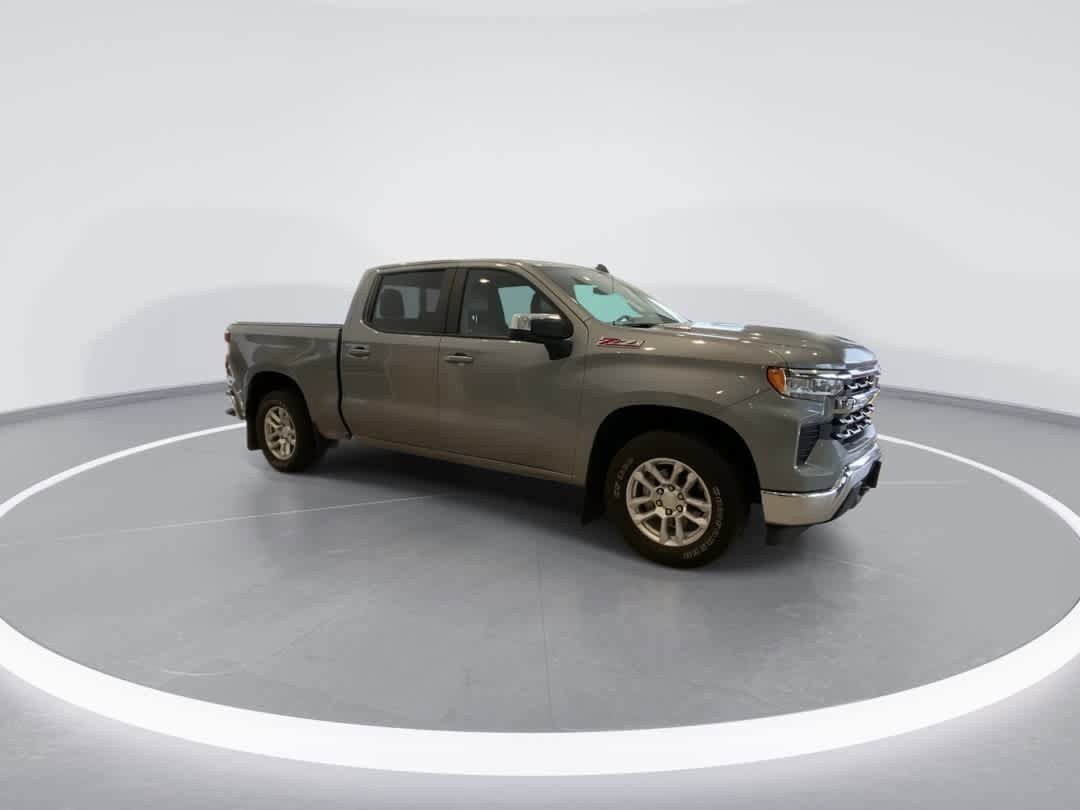 Used 2023 Chevrolet Silverado 1500 LT AWD/4WD image 2