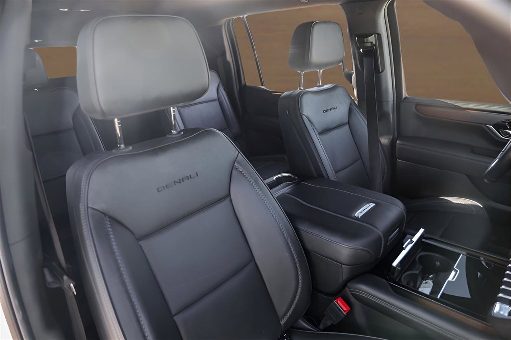 Used 2025 GMC Yukon XL Denali image 32