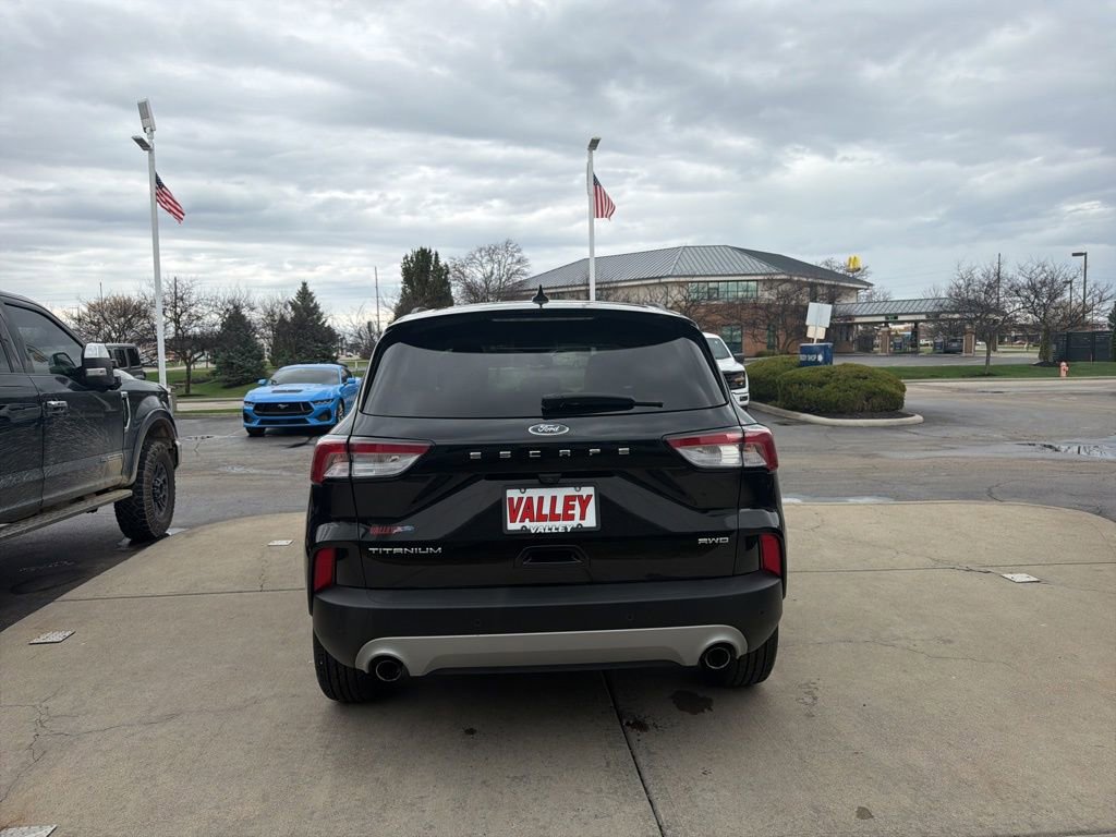 Used 2022 Ford Escape Titanium image 15
