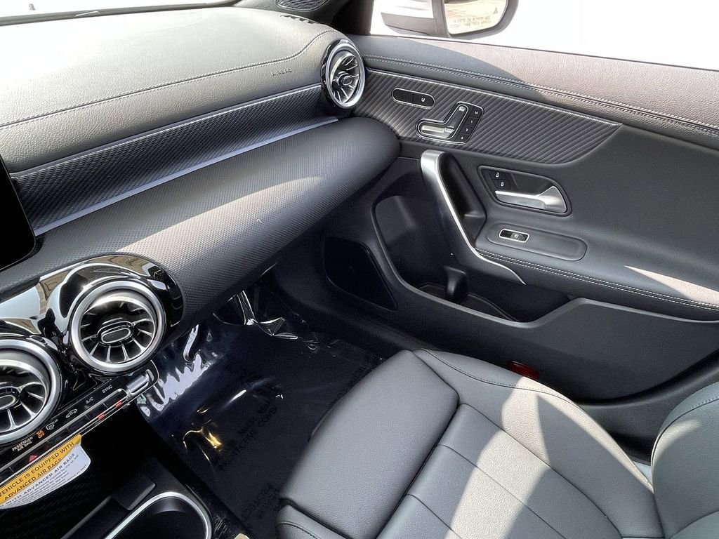 Certified 2025 Mercedes-Benz CLA 250 4MATIC image 33