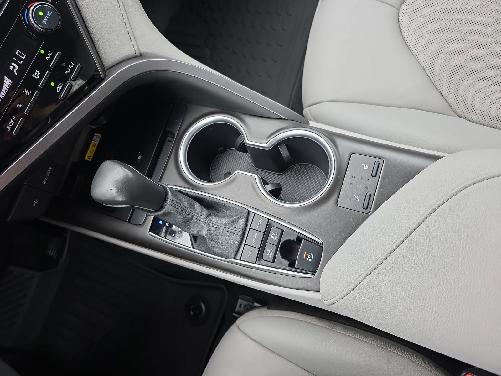 Used 2024 Toyota Camry XLE image 24