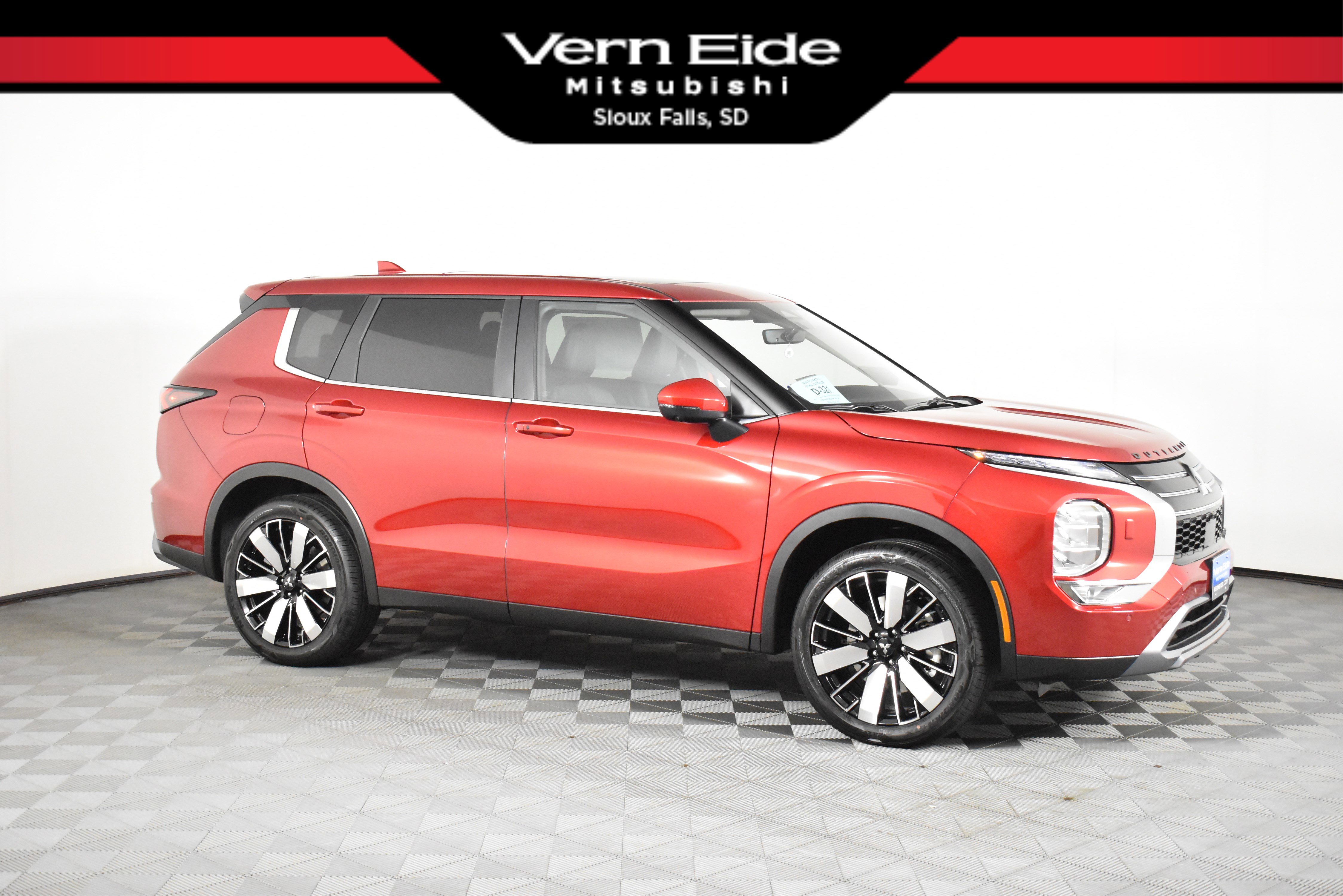 New 2025 Mitsubishi Outlander SE image 1