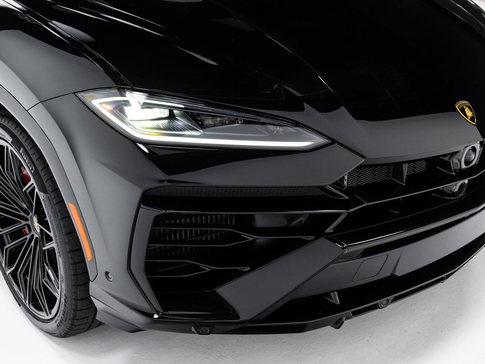 Used 2025 Lamborghini Urus SE AWD/4WD image 13