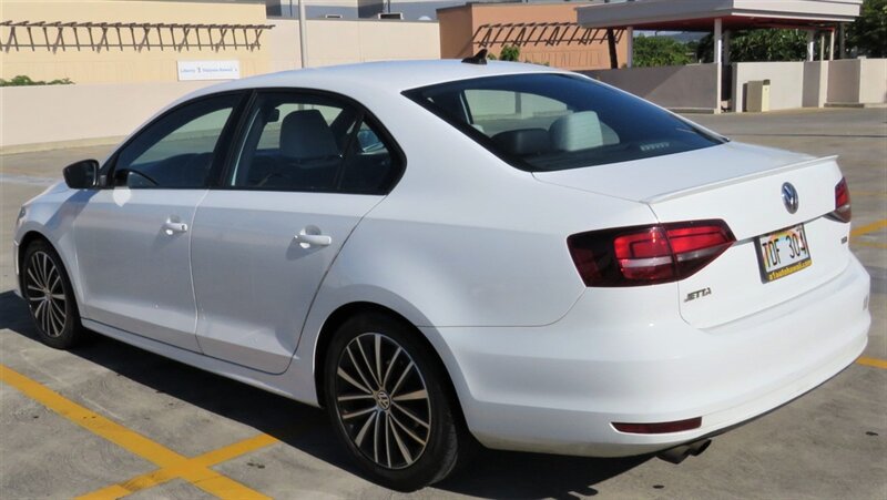 Used 2016 Volkswagen Jetta Sport w/ Lighting Package FWD image 3