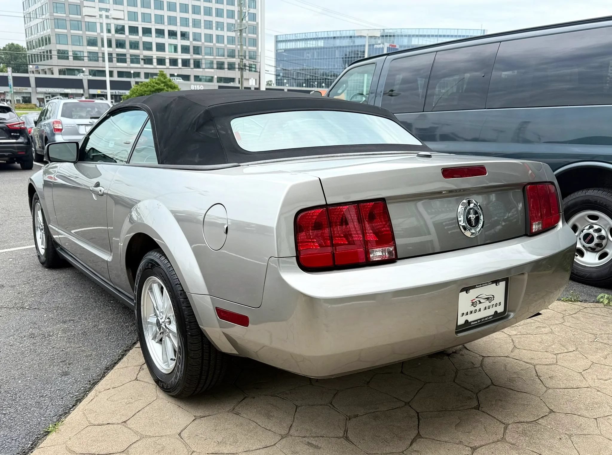 Used 2008 Ford Mustang Convertible RWD image 8