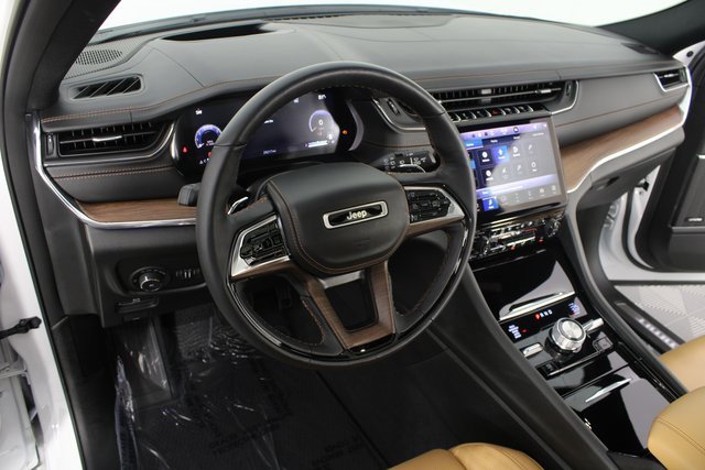 Used 2023 Jeep Grand Cherokee L Summit w/ Advanced Protech Group IV image 10