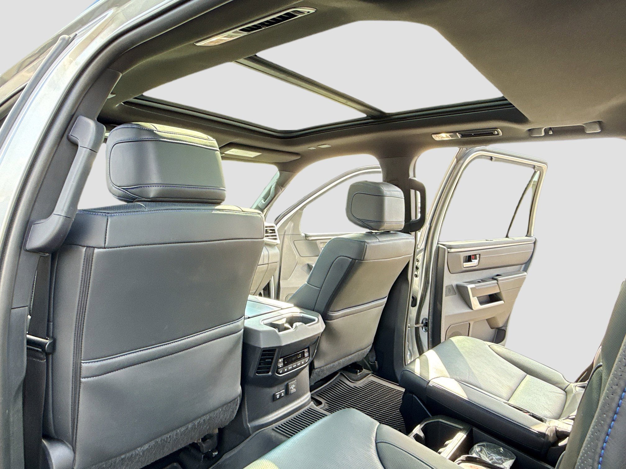 Used 2023 Toyota Sequoia Platinum image 6