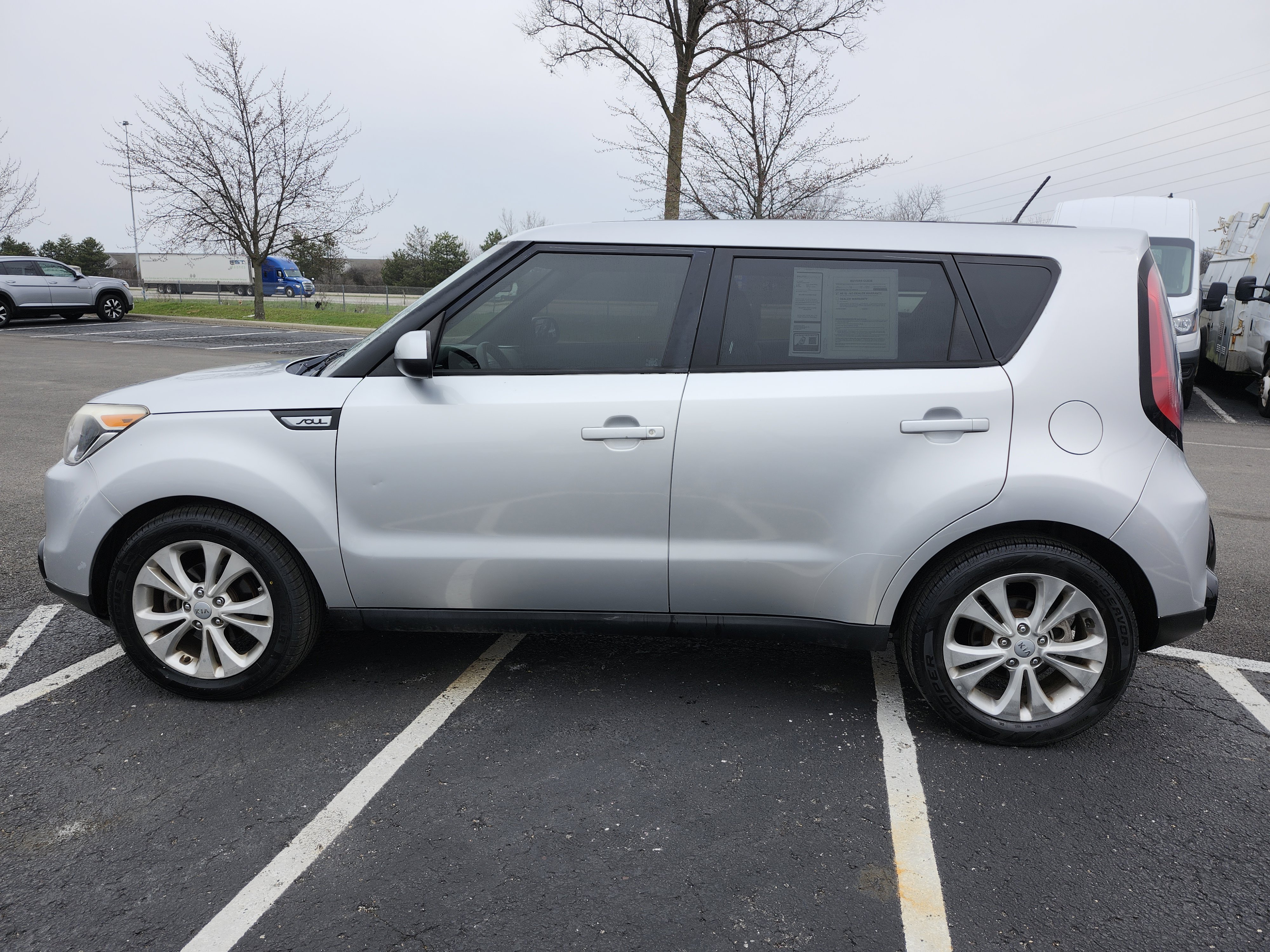 Used 2016 Kia Soul + image 11