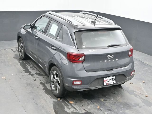 Used 2023 Hyundai Venue Limited image 18